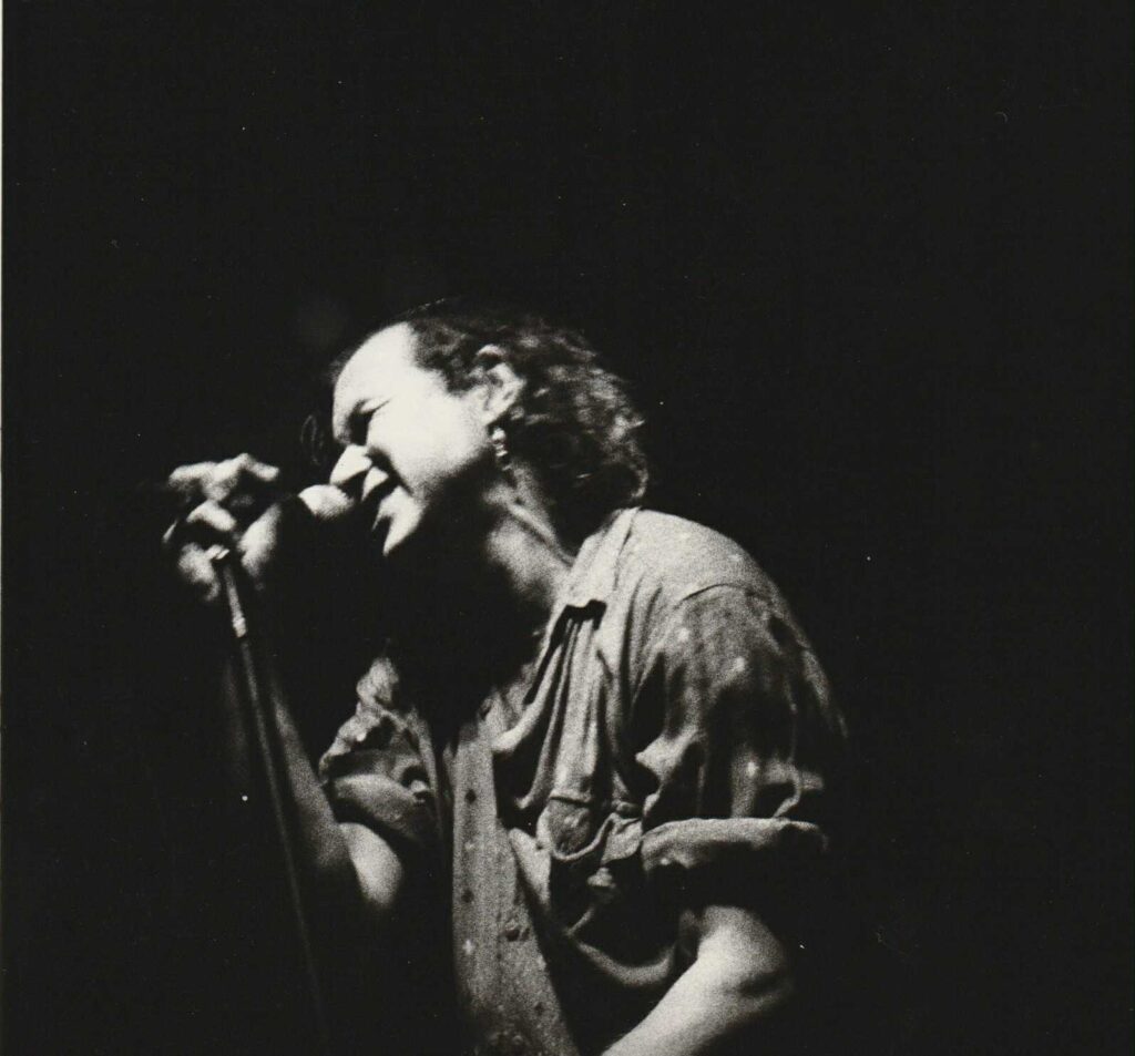 Ian Lowery - Born to Swing: The greatest rock singer you have never heard. By Ian Fawdon